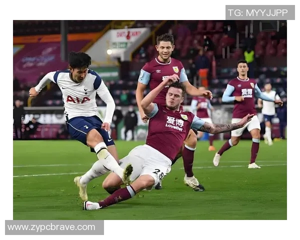 利兹联队与伯恩利的激烈对决展现英超球队的竞争魅力与战术较量